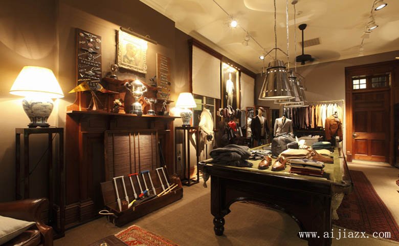懷舊情調(diào)的服裝專賣(mài)店鋪展示區(qū)裝修效果圖